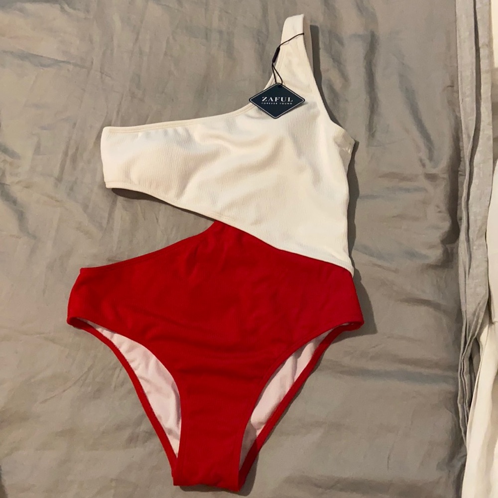 ZAFUL Two Toned Cut Out 1 Shoulder 1 Piece